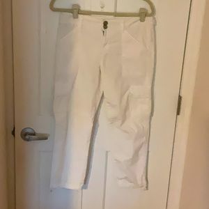 White capris pants, six pockets, straps at bottom